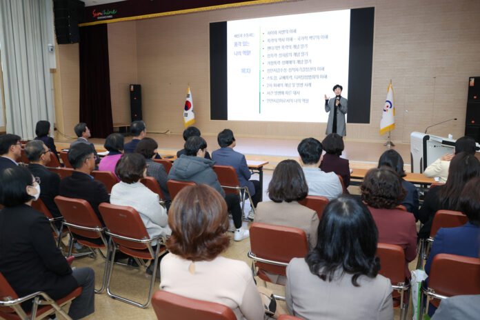 선순자강사가 열심히 강의하는 모습