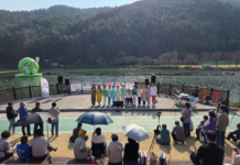 (사)한국장애인문화전남협회광양시지부는 3월 21일 봄기운이 완연한 서천변 무지개분수 앞 상설무대에서 장애와 비장애의 경계를 허무는 음악을 울려 펼쳤다.