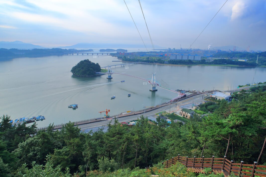 망덕산 정상에서 바라 본 망덕포구 전경 